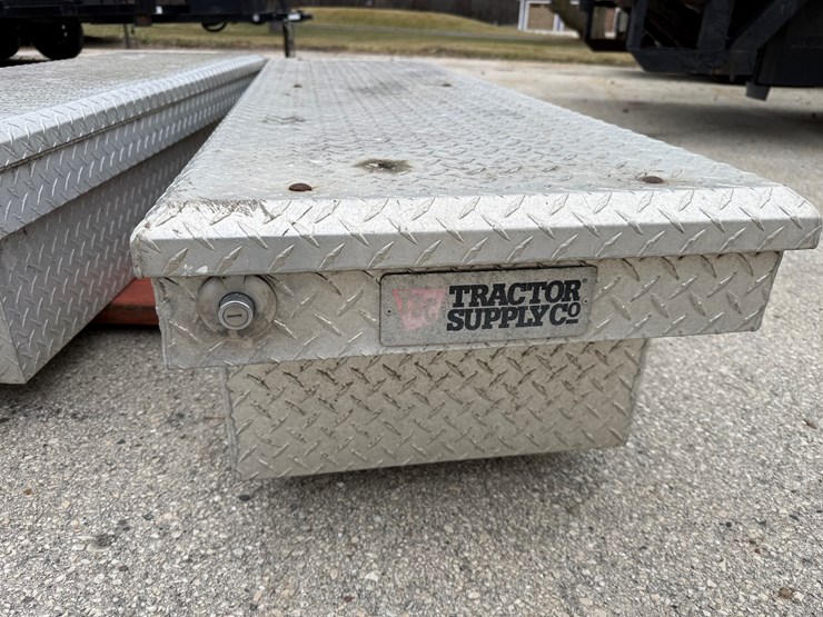 #9132-•-(2)-aluminum-truck-toolboxes-(new-berlin,-wi)-image-3
