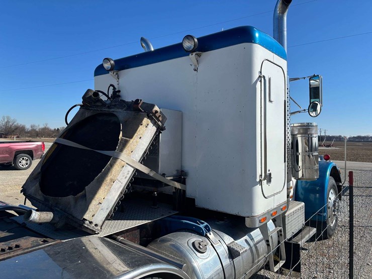 1982-peterbilt-389-image-30