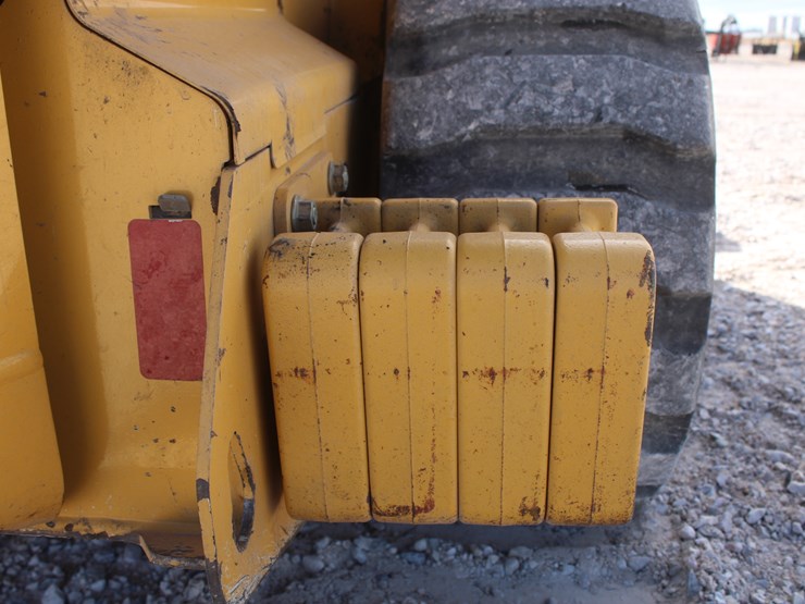 john-deere-325-image-37