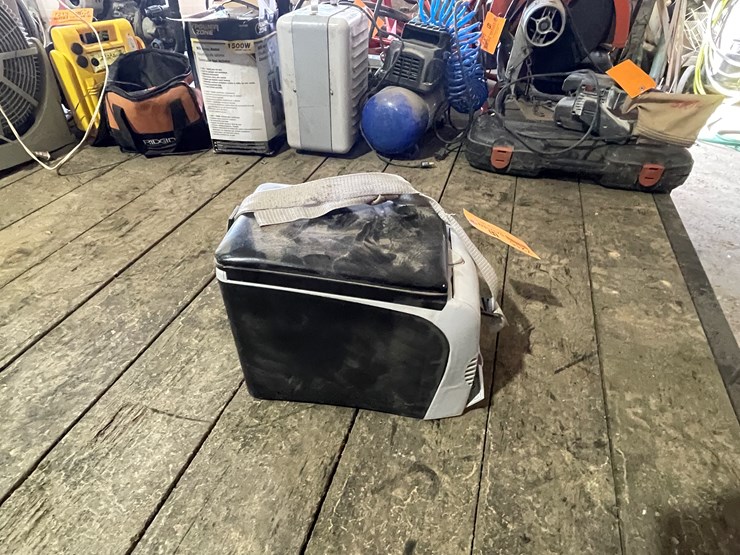 #7215-•-wagan-tech-electric-cooler-image-3