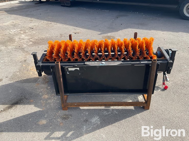 2025-massey-ferguson-730-image-6