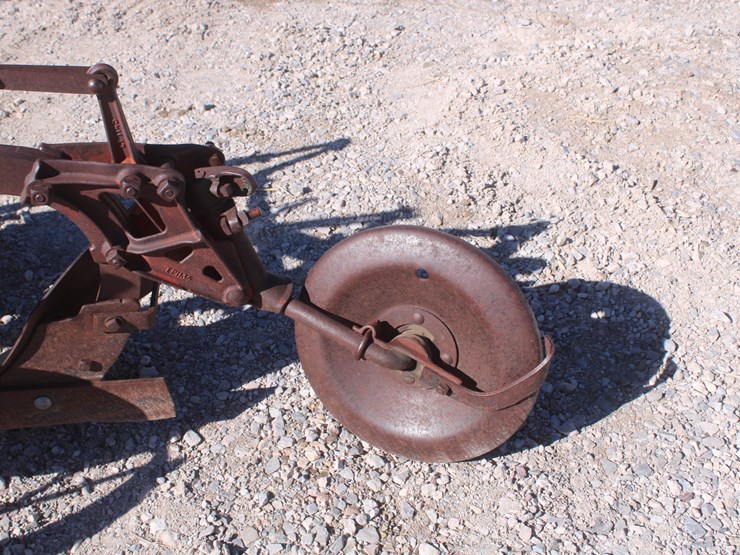 #2051-•-oliver-no.-100-two-bottom-plow-image-11