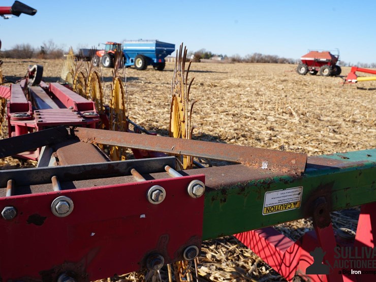 tonutti-12-wheel-hay-rake-image-20