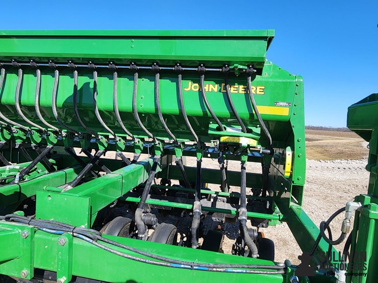 2017-john-deere-1590-image-18
