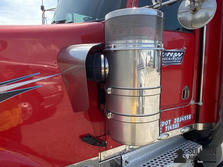 2005-kenworth-w900-image-10