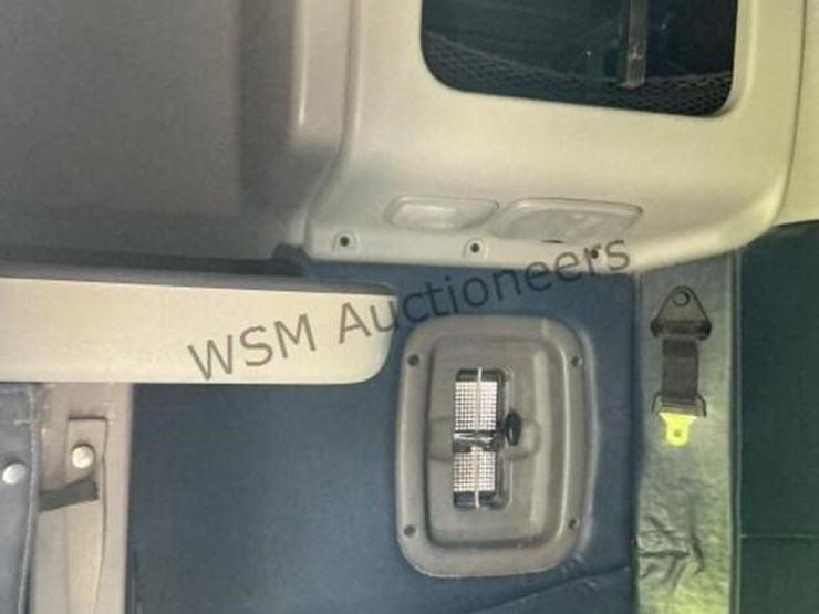 semi-sleeper-cab-image-8