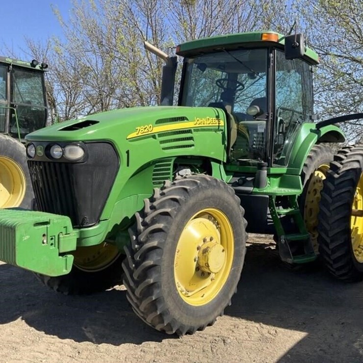 JOHN DEERE 7820