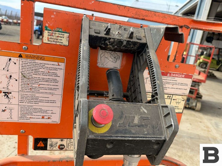 2011-jlg-1930es-image-21