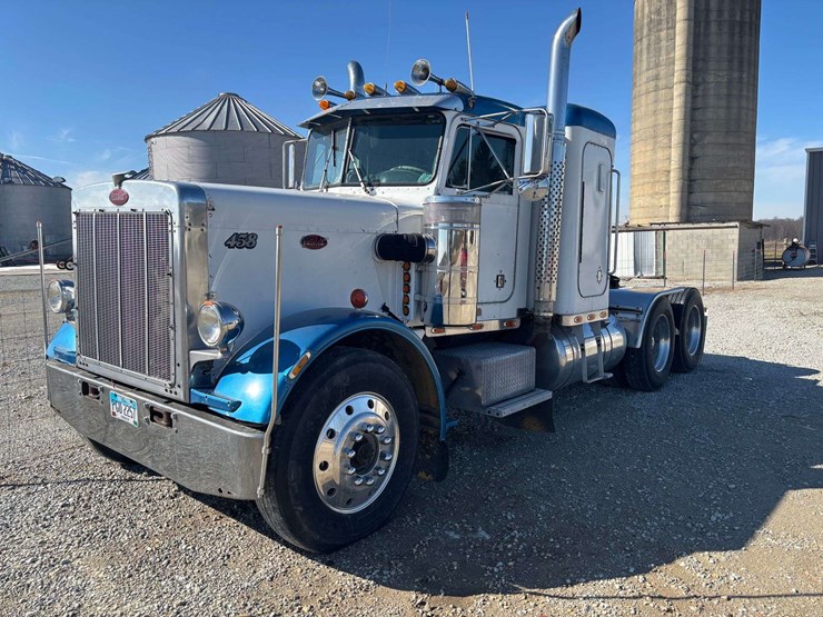1982-peterbilt-389-image-1