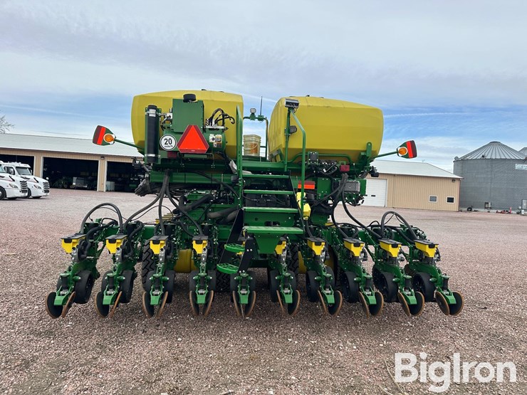 2024-john-deere-db60-image-6