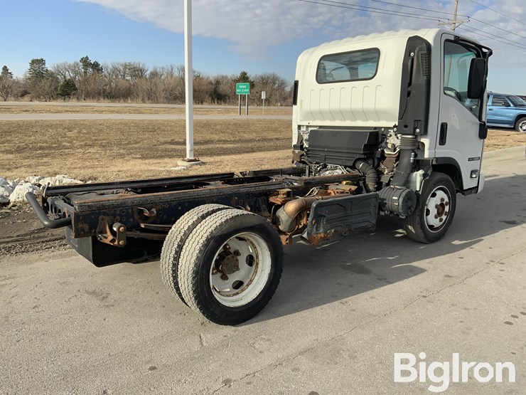 2011-isuzu-nrr-image-5