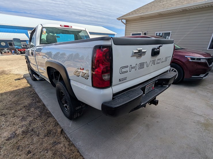 2004-chevrolet-2500-image-5