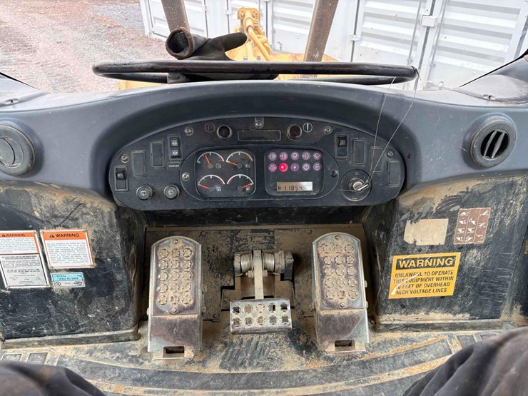 2004-caterpillar-963c-image-10