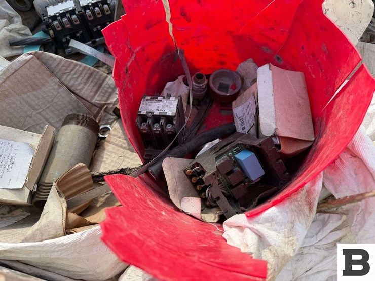 2017-chevrolet-silverado-3500-image-21