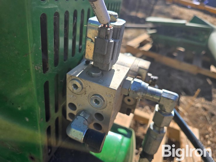 john-deere-1775nt-image-10