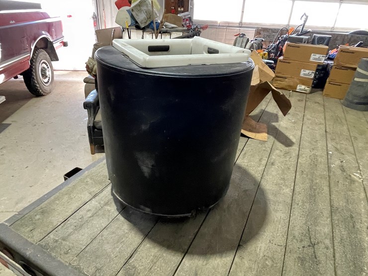 #7226-•-cooler-on-wheels-image-1