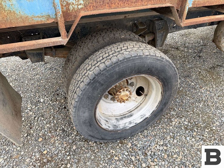 1990-ford-f700-image-22