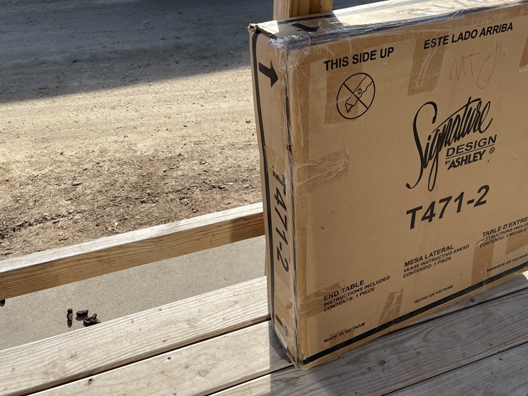 #3526-•-new-ashley-signature-end-table-image-5