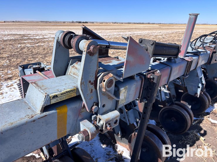 hiniker-8r30-folding-cultivator-w/ridging-wings-image-14