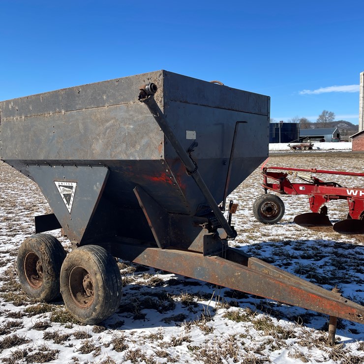 #3260 • Calhoun Fertilizer Spreader