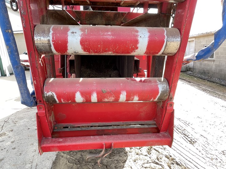 #3200-•-case-8575-square-baler-image-26