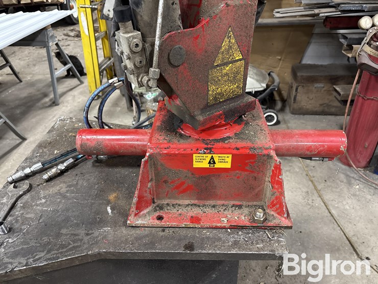 2011-massey-ferguson-265-image-18