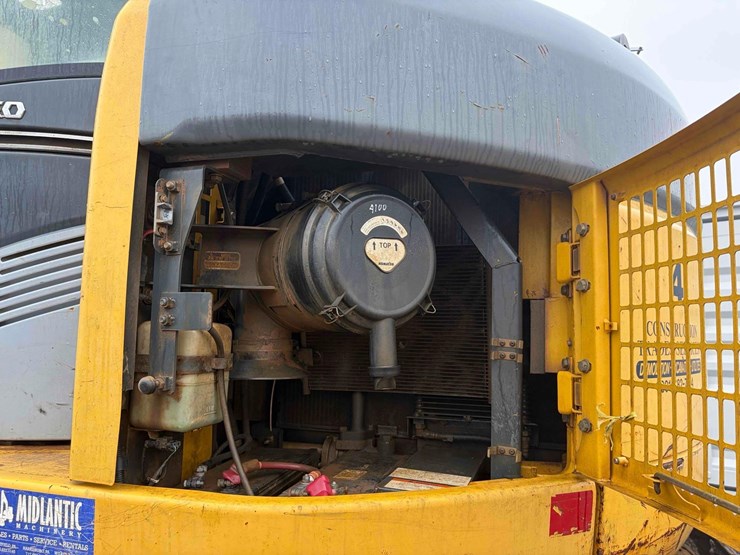 komatsu-pc228us-lc-image-11