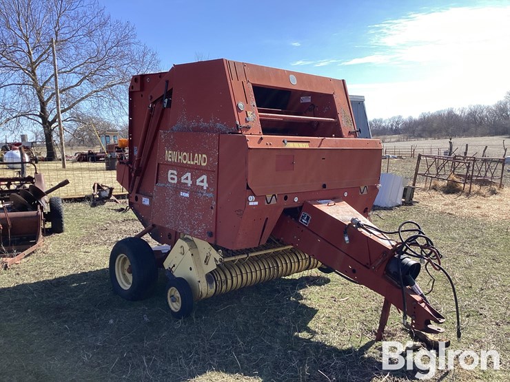 new-holland-644-image-3