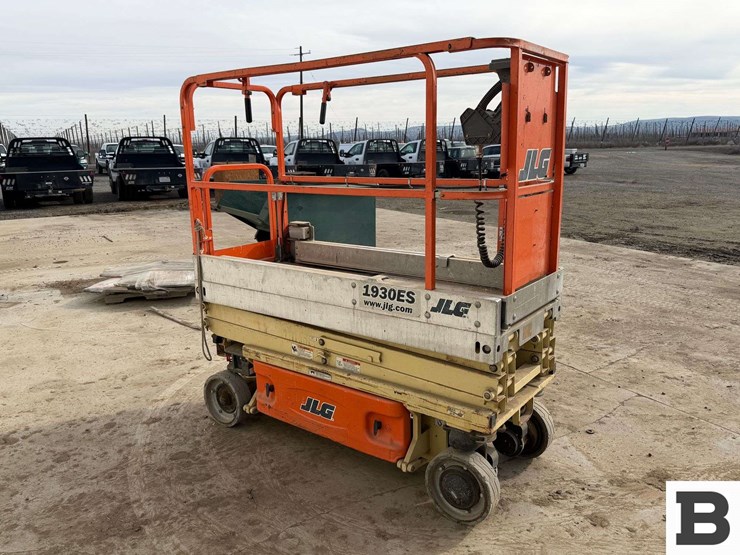 2011-jlg-1930es-image-8