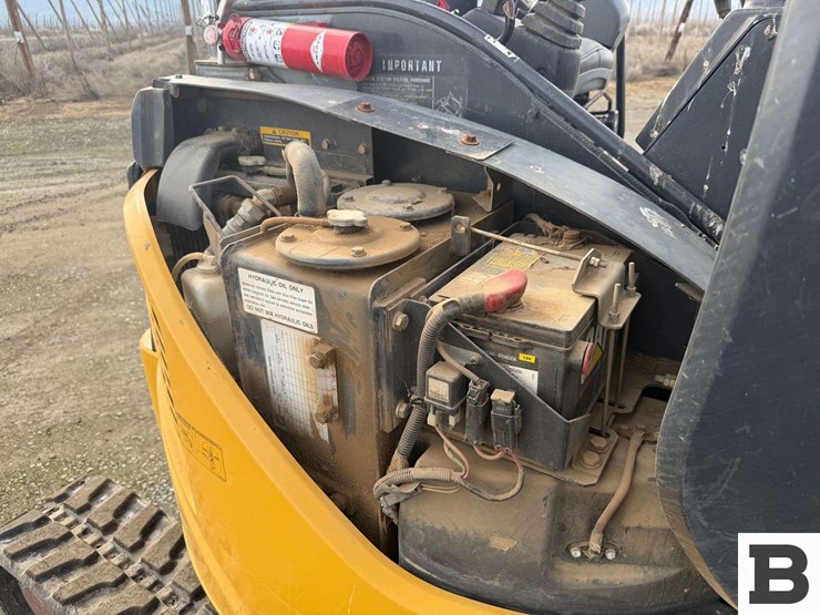 2012-deere-35d-image-35