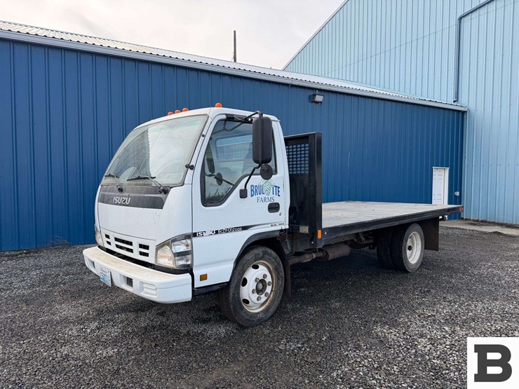 2007-isuzu-npr-image-1