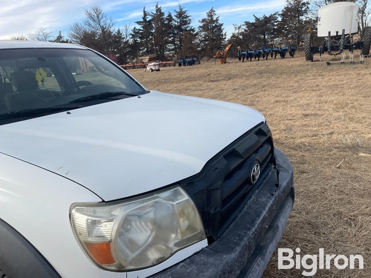 2005-toyota-tacoma-image-13