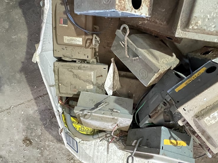 #7233-•-electrical-safety-switches-image-11