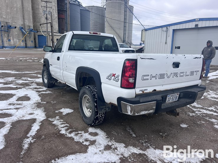 2004-chevrolet-silverado-2500-image-7