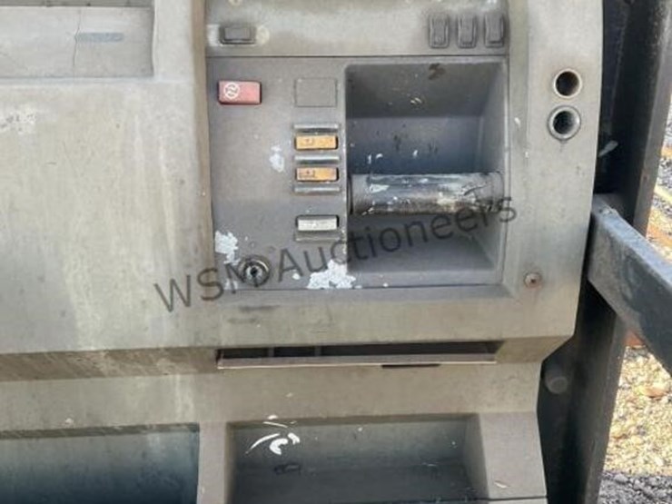 crown-3400-series-electric-order-picker-image-6