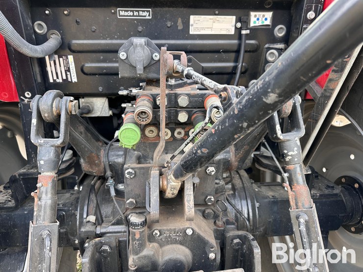 2013-case-ih-farmall-105c-image-10