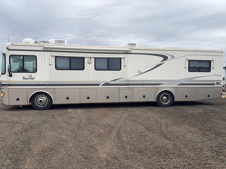 2002-fleetwood-bounder-motorhome-image-4