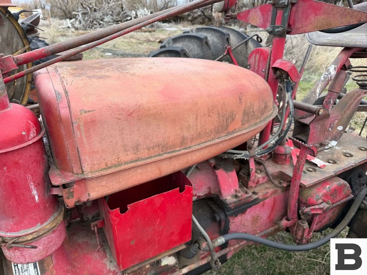 international-harvester-h-tractor-image-11