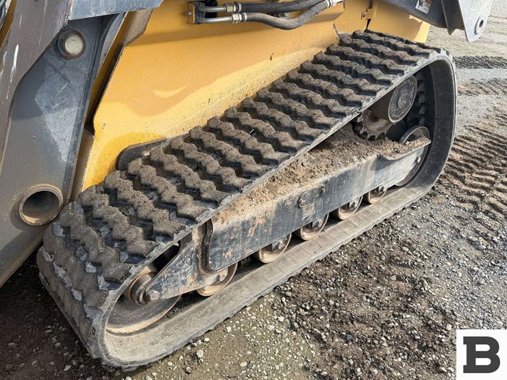 2010-john-deere-329d-image-10