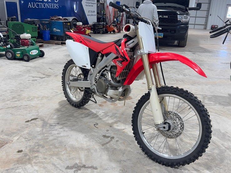 2007-honda-crf450r-dirt-bike-image-2