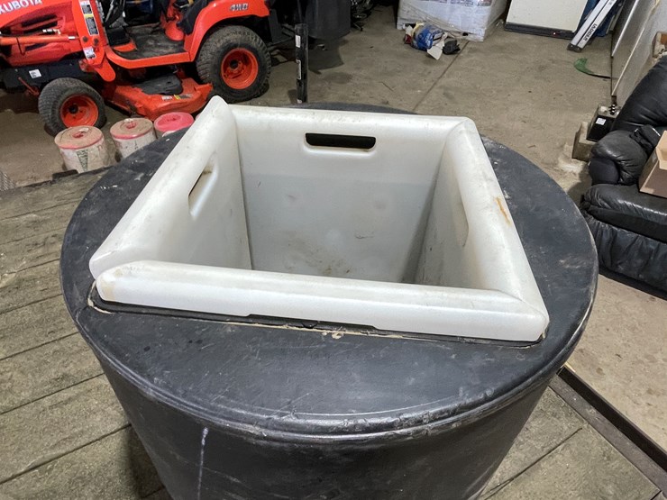 #7226-•-cooler-on-wheels-image-5