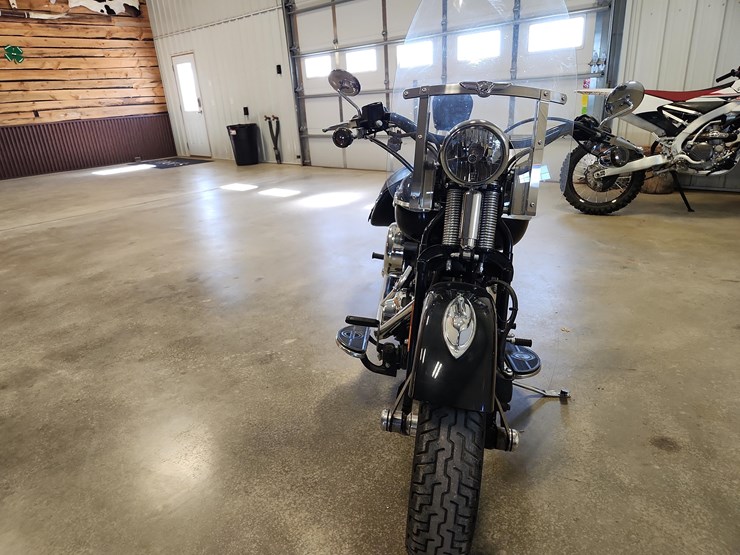 2005-harley-davidson-flsts-softail-springer-classic-motorcycle-image-29