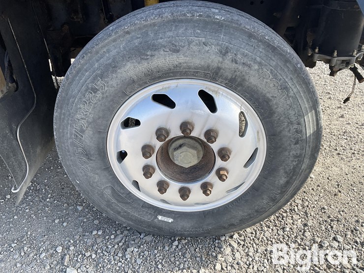 1999-freightliner-fld112-image-16