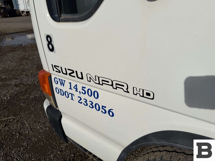 2005-isuzu-npr-image-10