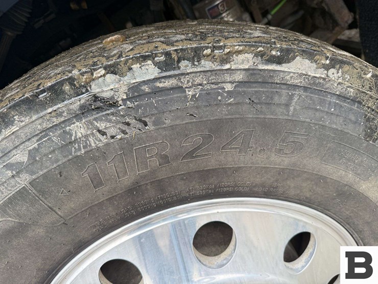 2013-kenworth-t800-image-22