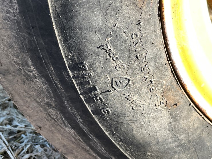 john-deere-520-image-25