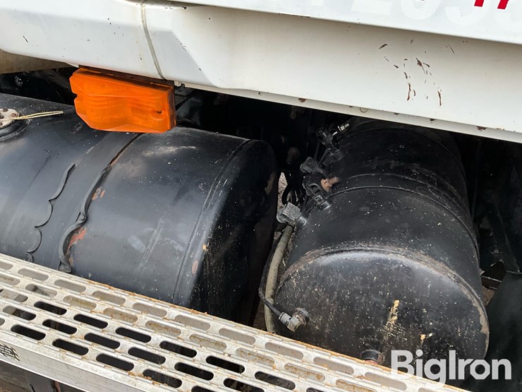 2003-mack-ch612-image-14