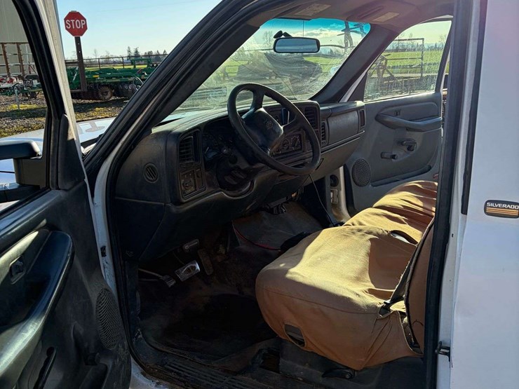 2002-chevrolet-silverado-2500-image-40