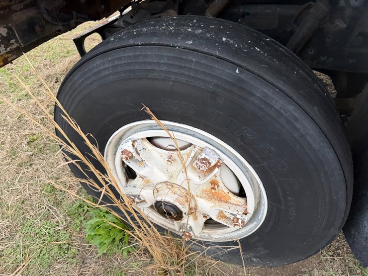 #41247-•-inop-1978-international-f-2275-daycab-truck-image-8