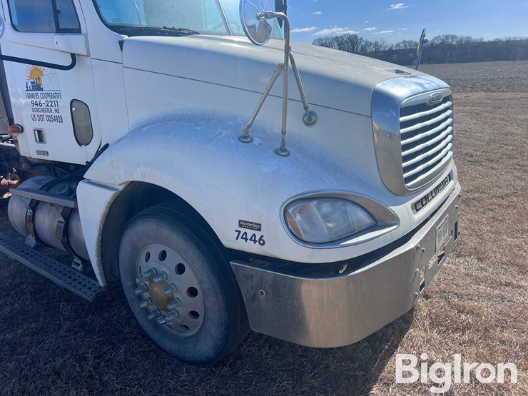 2004-freightliner-columbia-120-image-19
